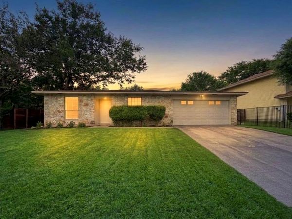 8200 Furness DR, Austin, TX 78753