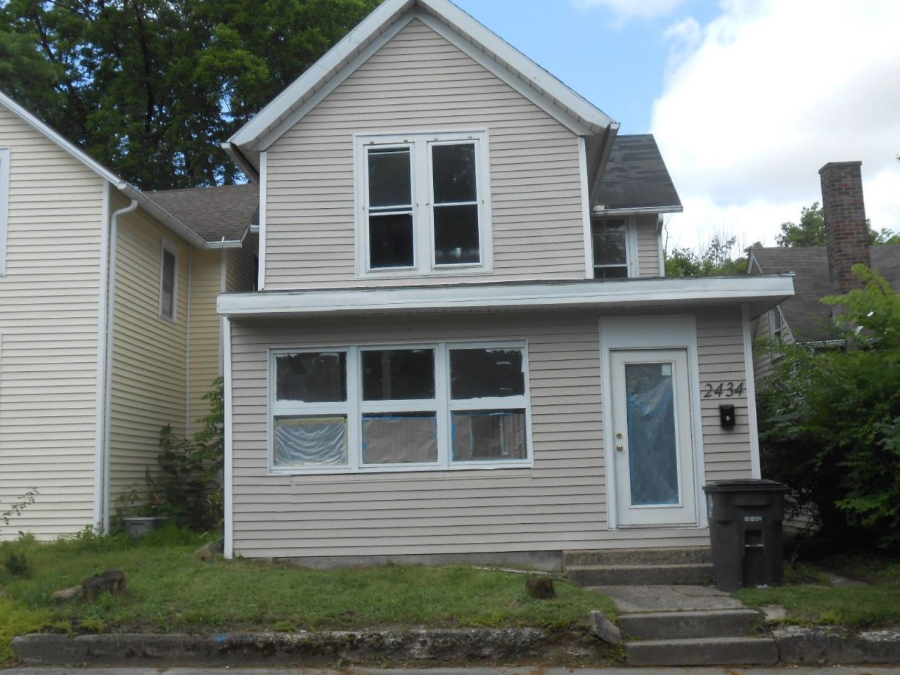 2434 Thompson Avenue, Fort Wayne, IN 46807 Main Photo