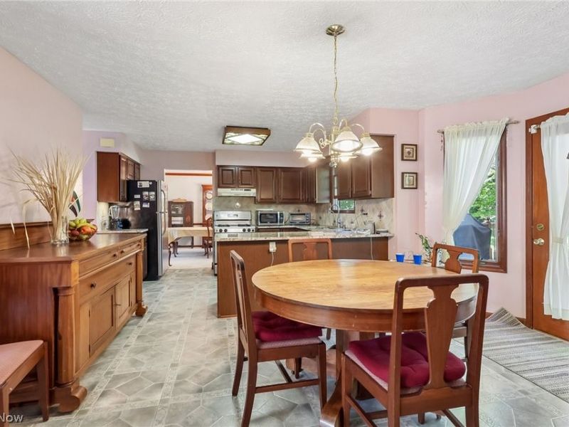 10037 Jamestown Drive, North Royalton, OH 44133 Photo 10