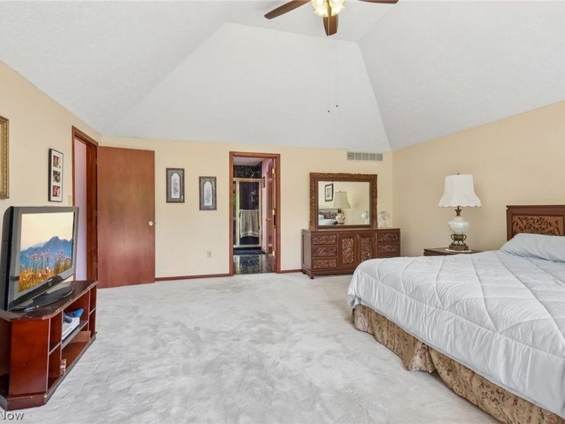 10037 Jamestown Drive, North Royalton, OH 44133 Photo 16