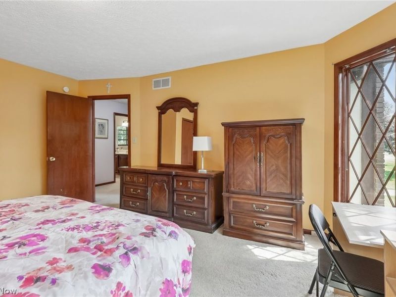 10037 Jamestown Drive, North Royalton, OH 44133 Photo 24