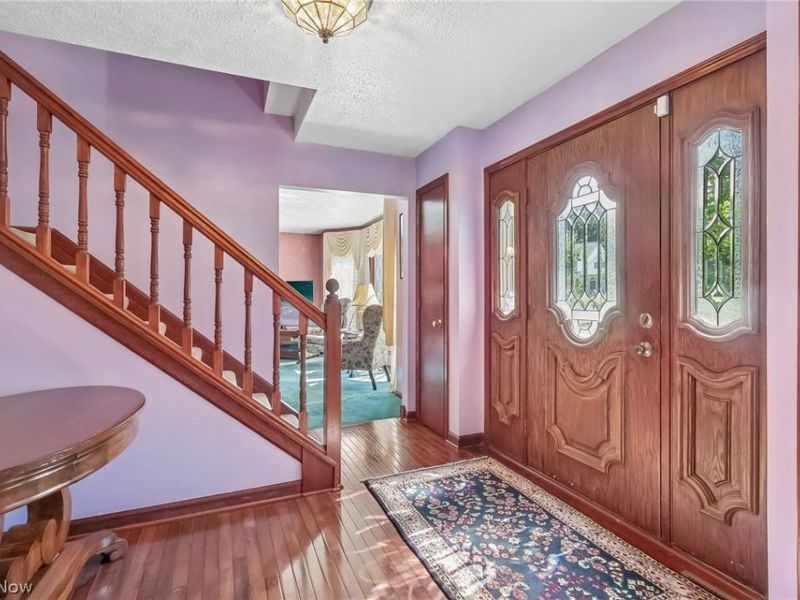 10037 Jamestown Drive, North Royalton, OH 44133 Photo 3