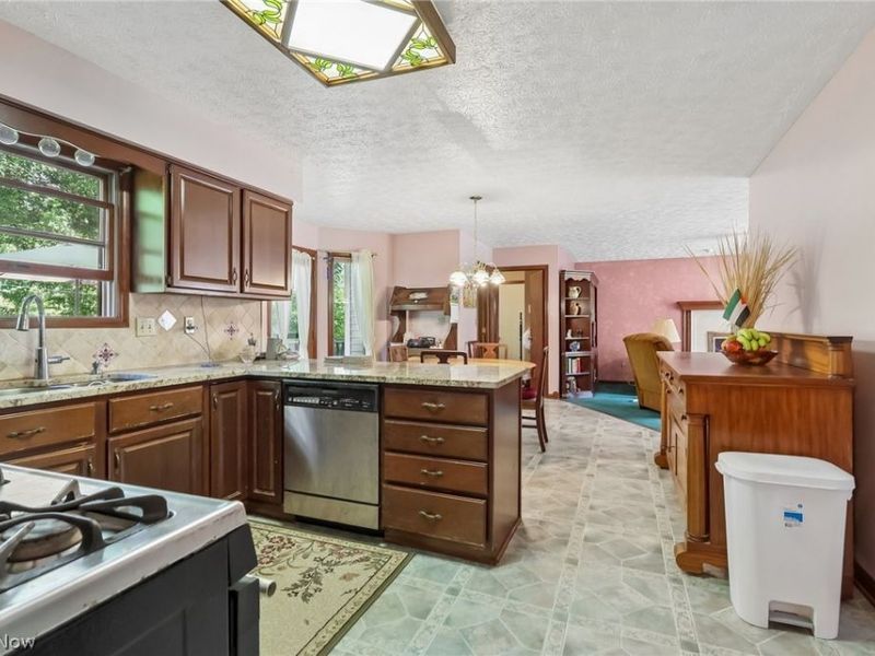 10037 Jamestown Drive, North Royalton, OH 44133 Photo 7