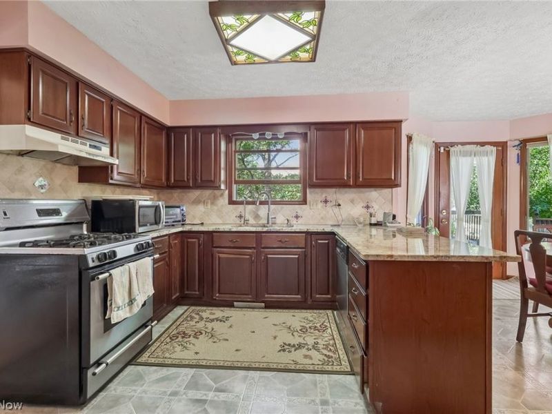 10037 Jamestown Drive, North Royalton, OH 44133 Photo 8