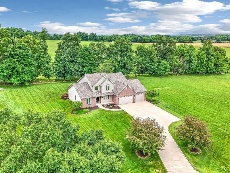 3276 Rebecca Court NE, Lancaster, OH 43130 Photo 2
