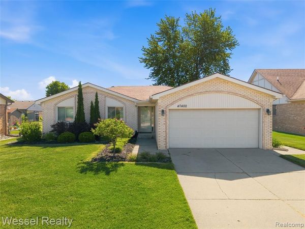 47400 Sanborn Drive, Macomb Twp, MI 48044