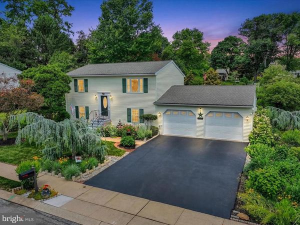 2437 HEATHER ROAD, YORK, PA 17408