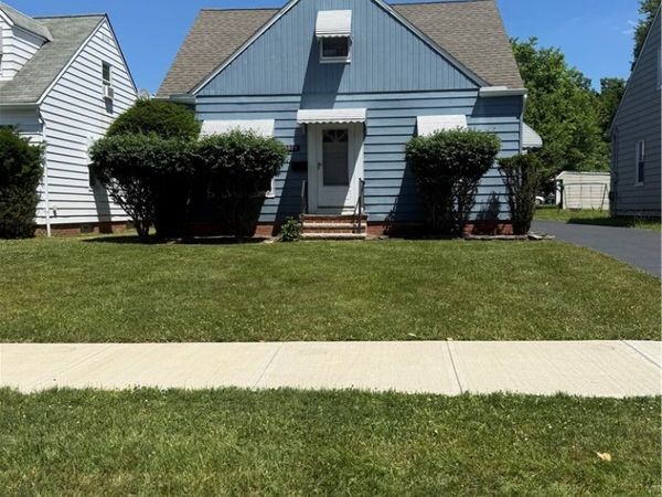 5469 Thomas Street , Maple Heights, OH 44137