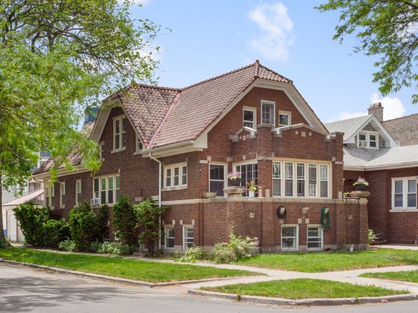 4101 W Oakdale Avenue , Chicago, IL 60641