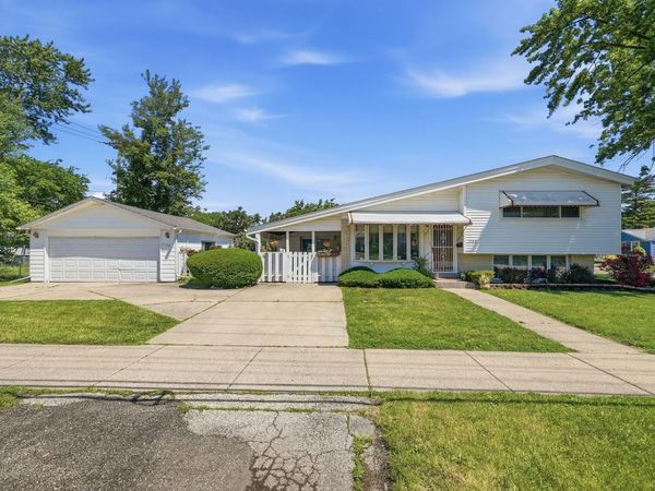 1988 E Touhy Avenue , Des Plaines, IL 60018