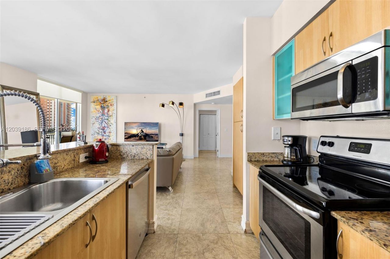 17555 Atlantic Blvd , Unit 708, Sunny Isles Beach, FL 33160 Photo