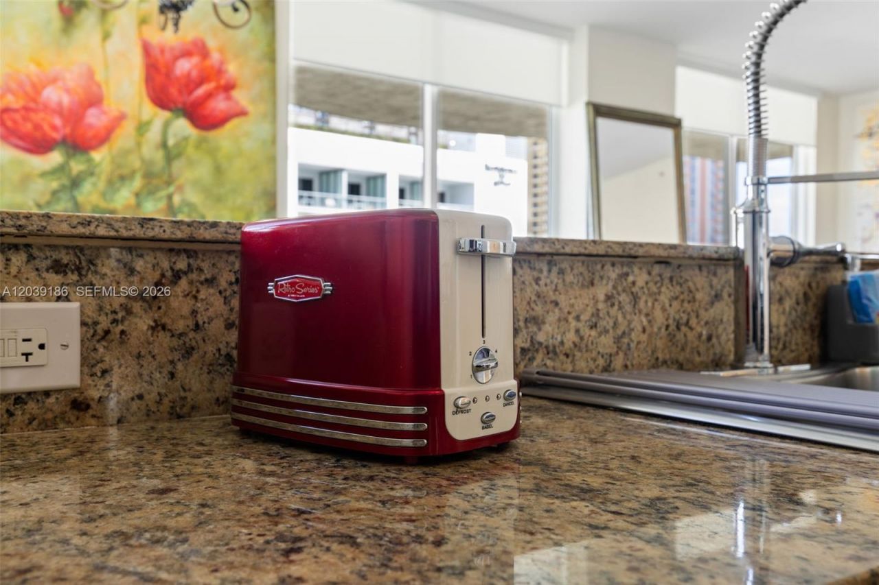 17555 Atlantic Blvd , Unit 708, Sunny Isles Beach, FL 33160 Photo