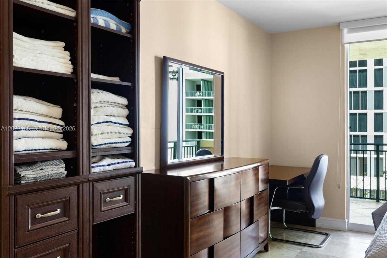 17555 Atlantic Blvd , Unit 708, Sunny Isles Beach, FL 33160 Photo
