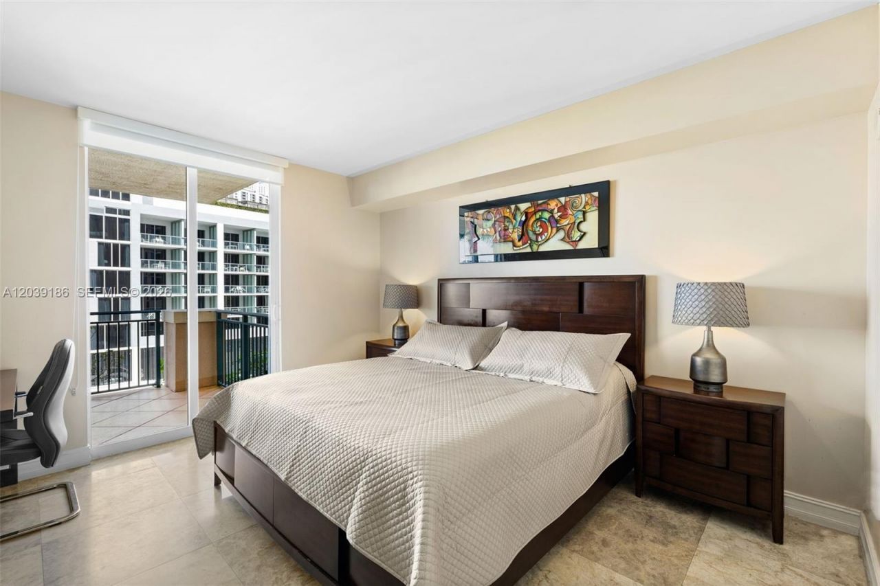 17555 Atlantic Blvd , Unit 708, Sunny Isles Beach, FL 33160 Photo