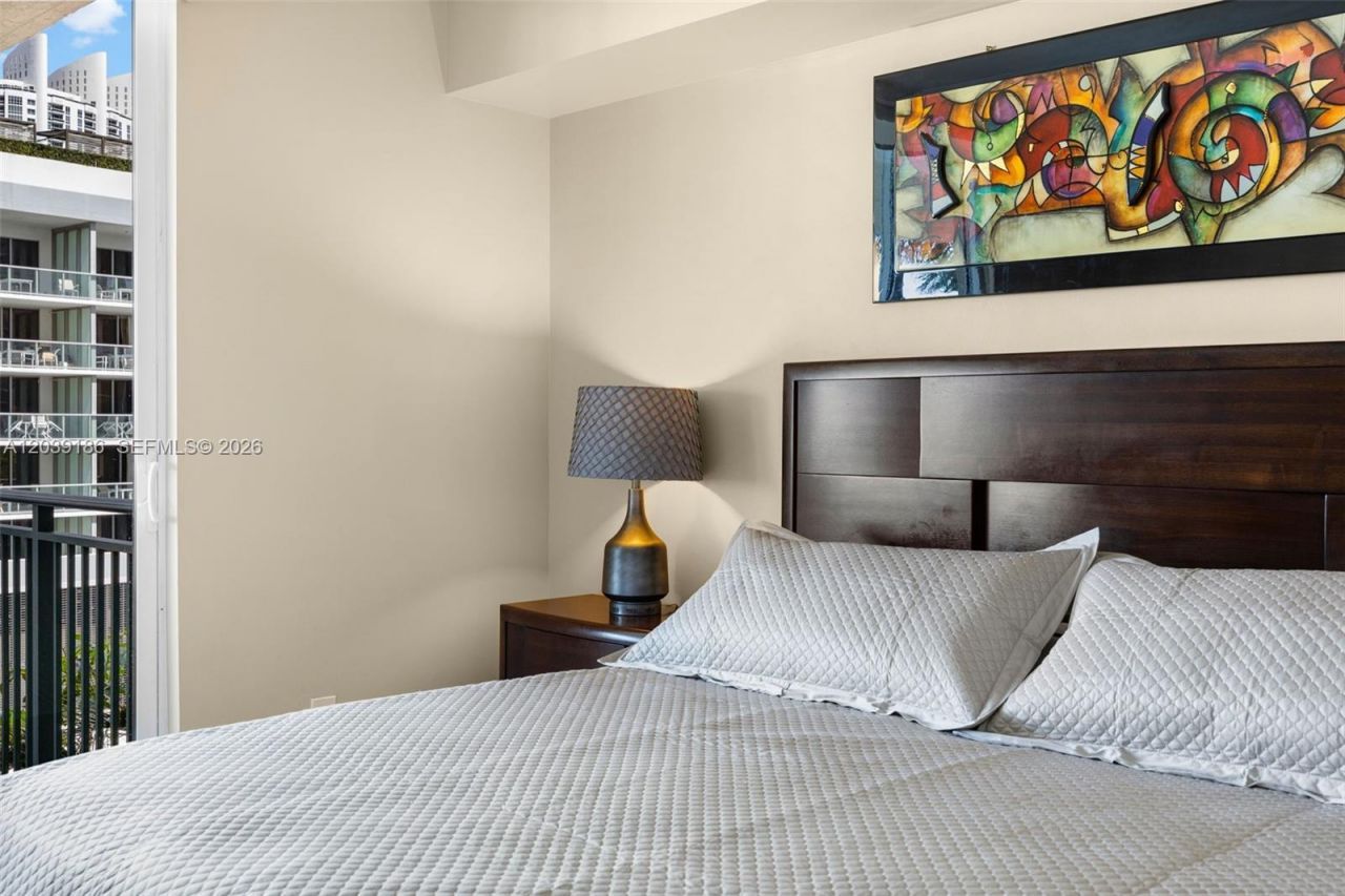 17555 Atlantic Blvd , Unit 708, Sunny Isles Beach, FL 33160 Photo