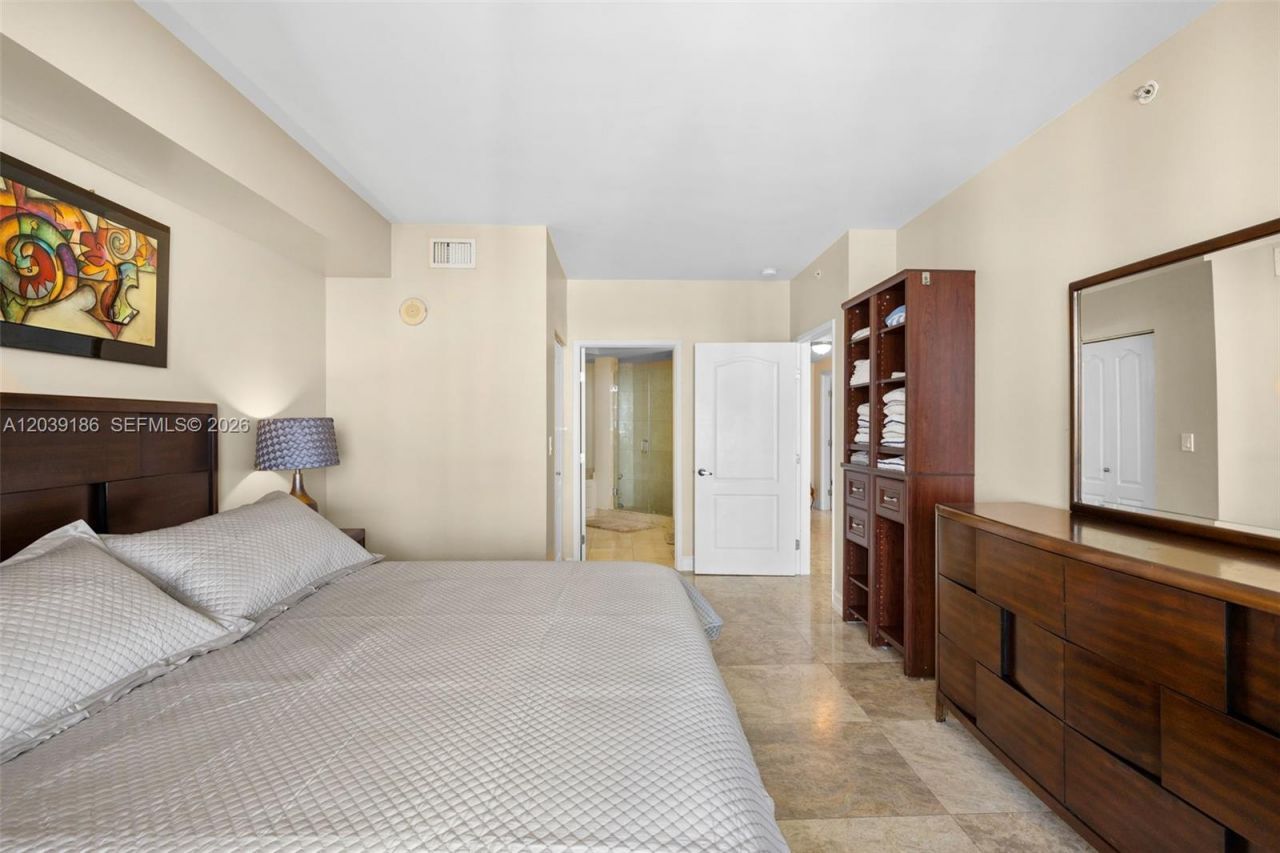 17555 Atlantic Blvd , Unit 708, Sunny Isles Beach, FL 33160 Photo