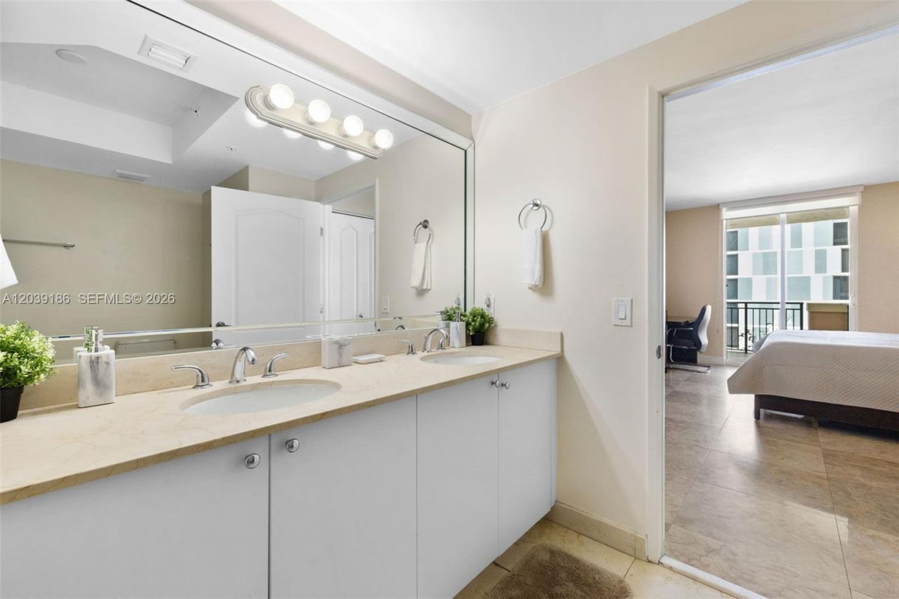 17555 Atlantic Blvd , Unit 708, Sunny Isles Beach, FL 33160 Photo