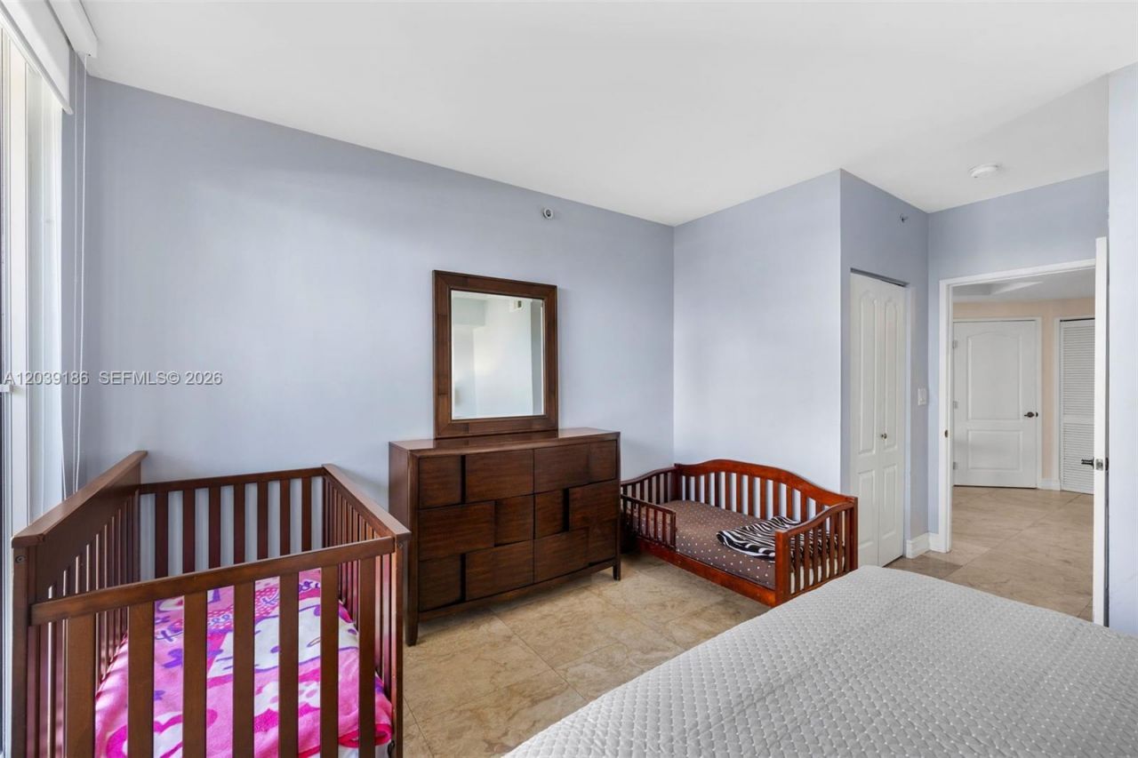 17555 Atlantic Blvd , Unit 708, Sunny Isles Beach, FL 33160 Photo