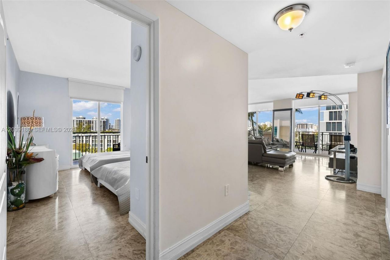 17555 Atlantic Blvd , Unit 708, Sunny Isles Beach, FL 33160 Photo