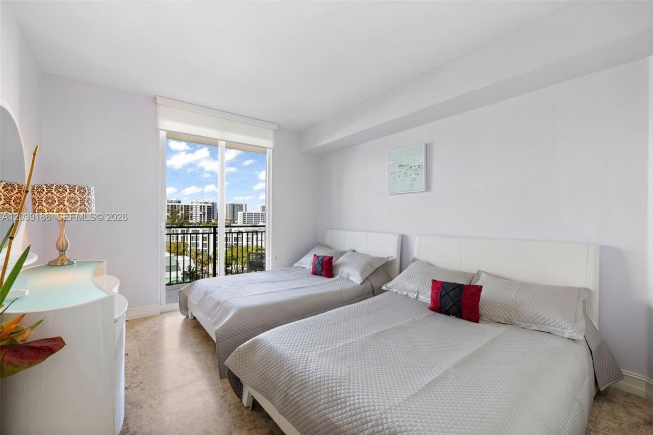 17555 Atlantic Blvd , Unit 708, Sunny Isles Beach, FL 33160 Photo