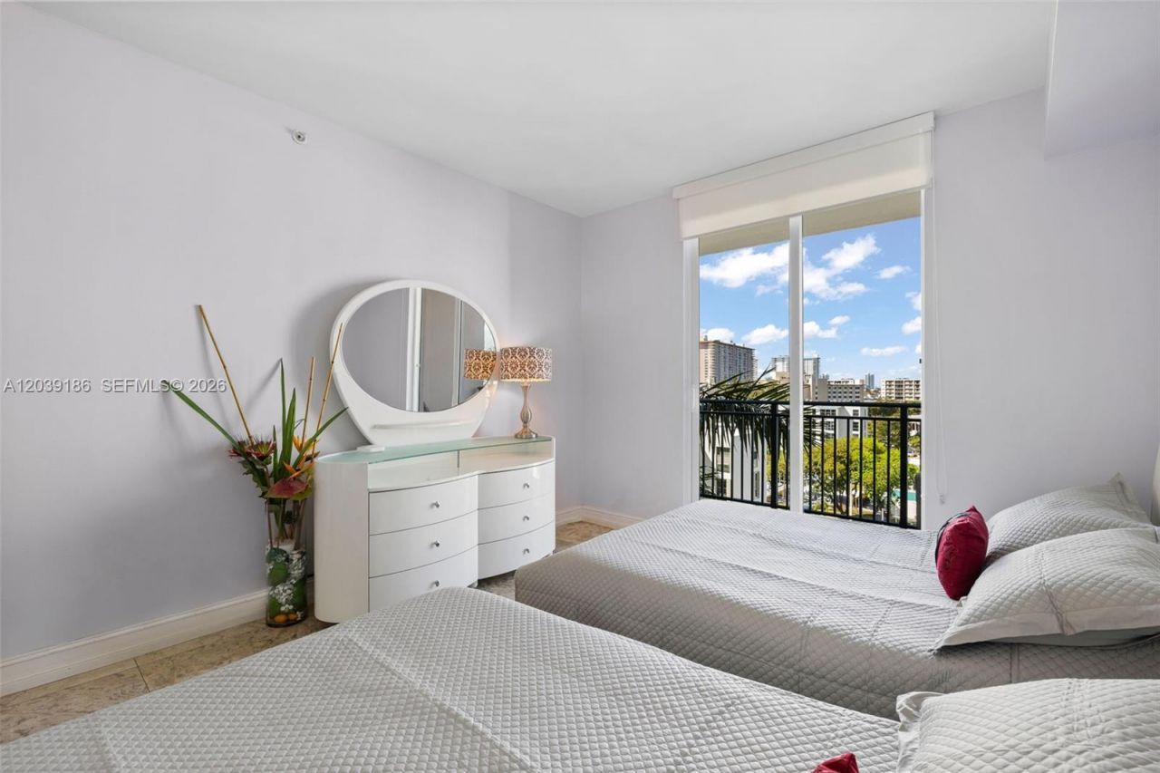17555 Atlantic Blvd , Unit 708, Sunny Isles Beach, FL 33160 Photo