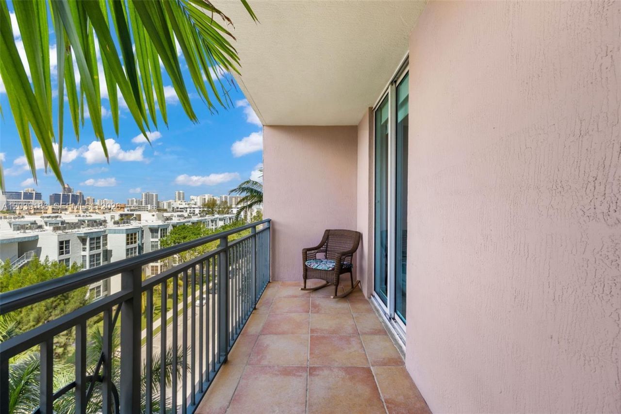 17555 Atlantic Blvd , Unit 708, Sunny Isles Beach, FL 33160 Photo