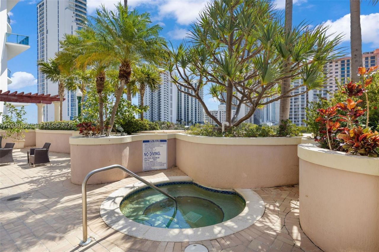 17555 Atlantic Blvd , Unit 708, Sunny Isles Beach, FL 33160 Photo
