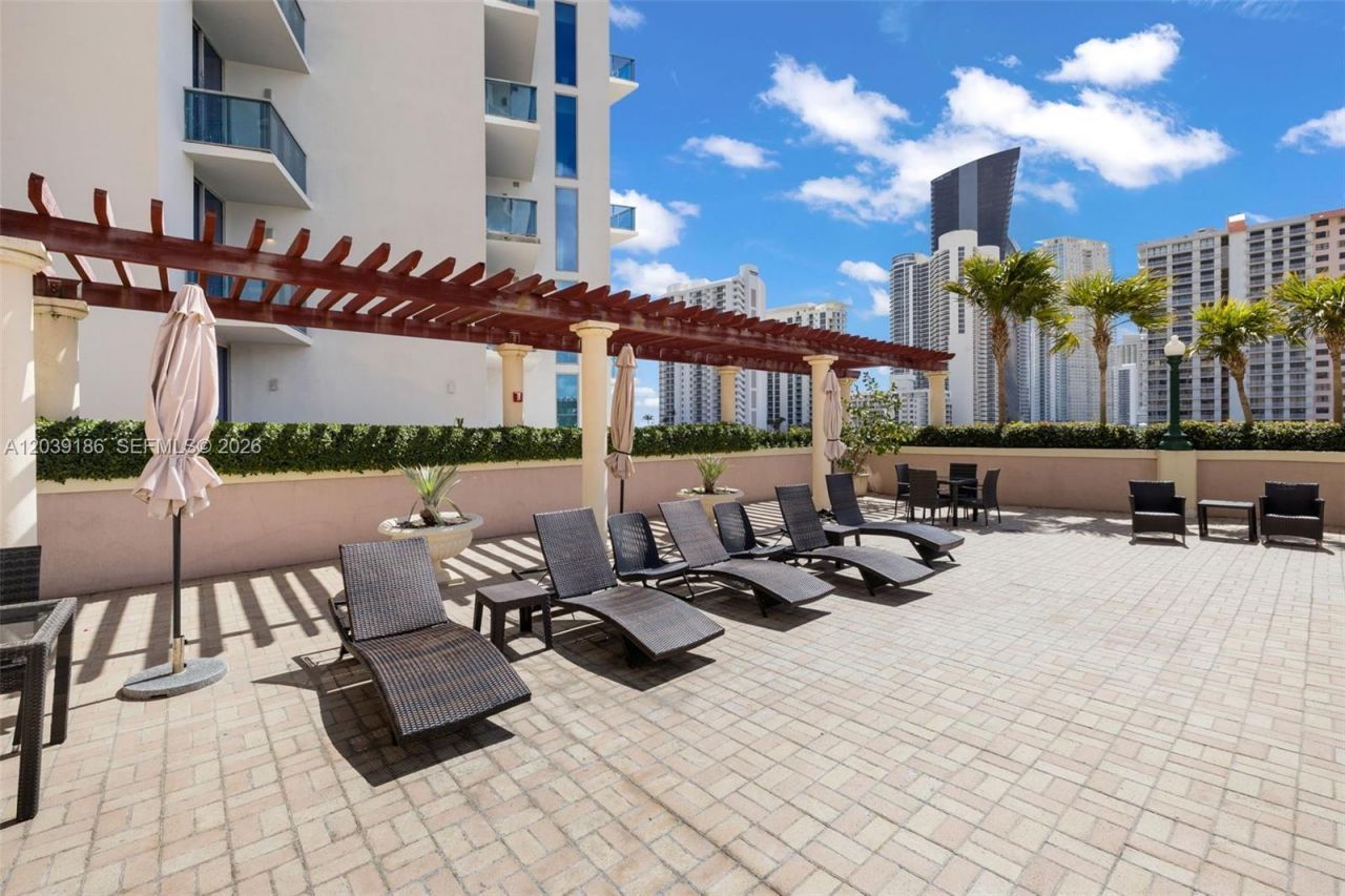 17555 Atlantic Blvd , Unit 708, Sunny Isles Beach, FL 33160 Photo