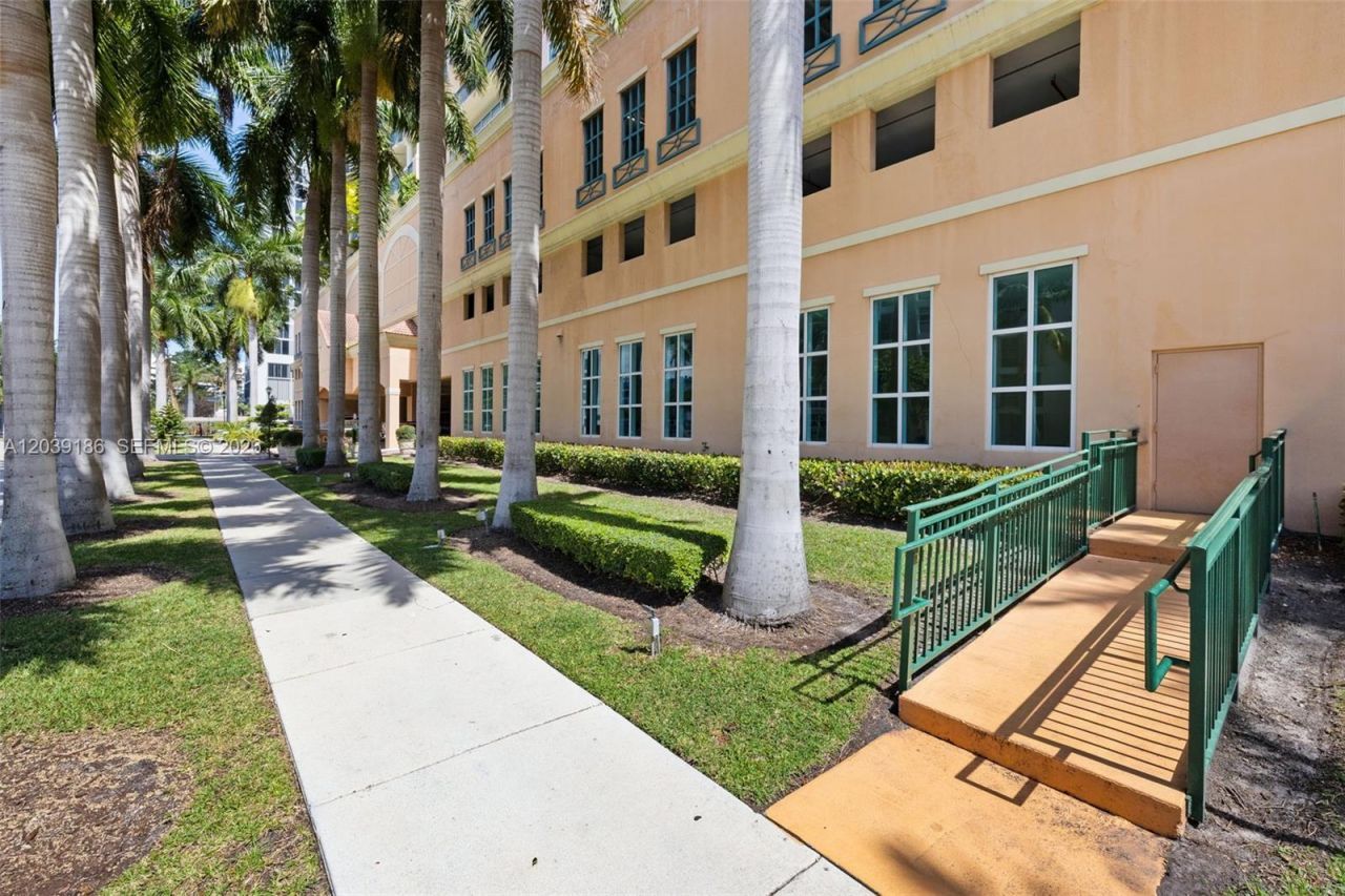 17555 Atlantic Blvd , Unit 708, Sunny Isles Beach, FL 33160 Photo