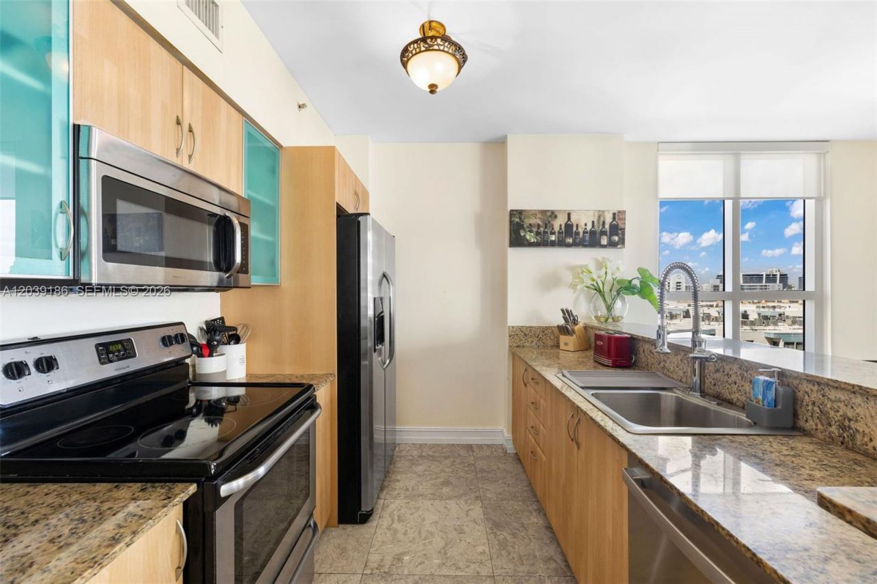 17555 Atlantic Blvd , Unit 708, Sunny Isles Beach, FL 33160 Photo