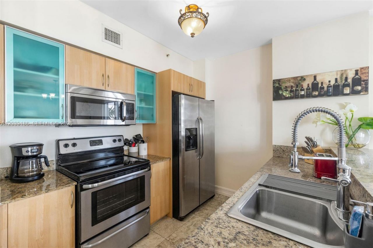 17555 Atlantic Blvd , Unit 708, Sunny Isles Beach, FL 33160 Photo