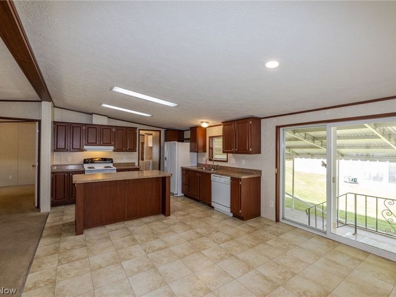 81 Periwinkle Drive, Olmsted Township, OH 44138 Photo 4