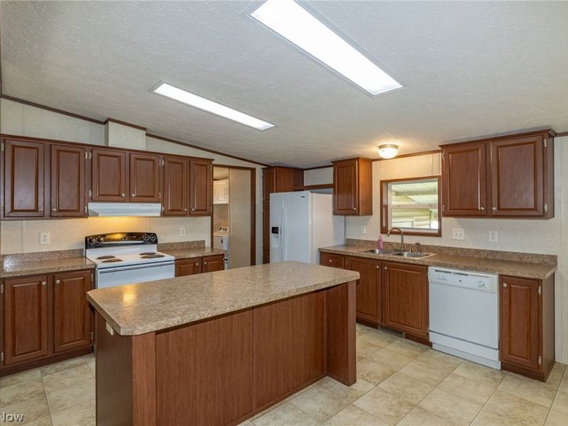 81 Periwinkle Drive, Olmsted Township, OH 44138 Photo 5