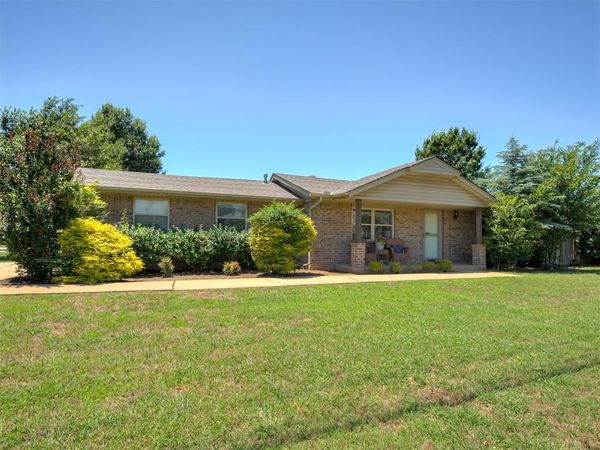 601 SW 9th Street, Moore, OK 73160