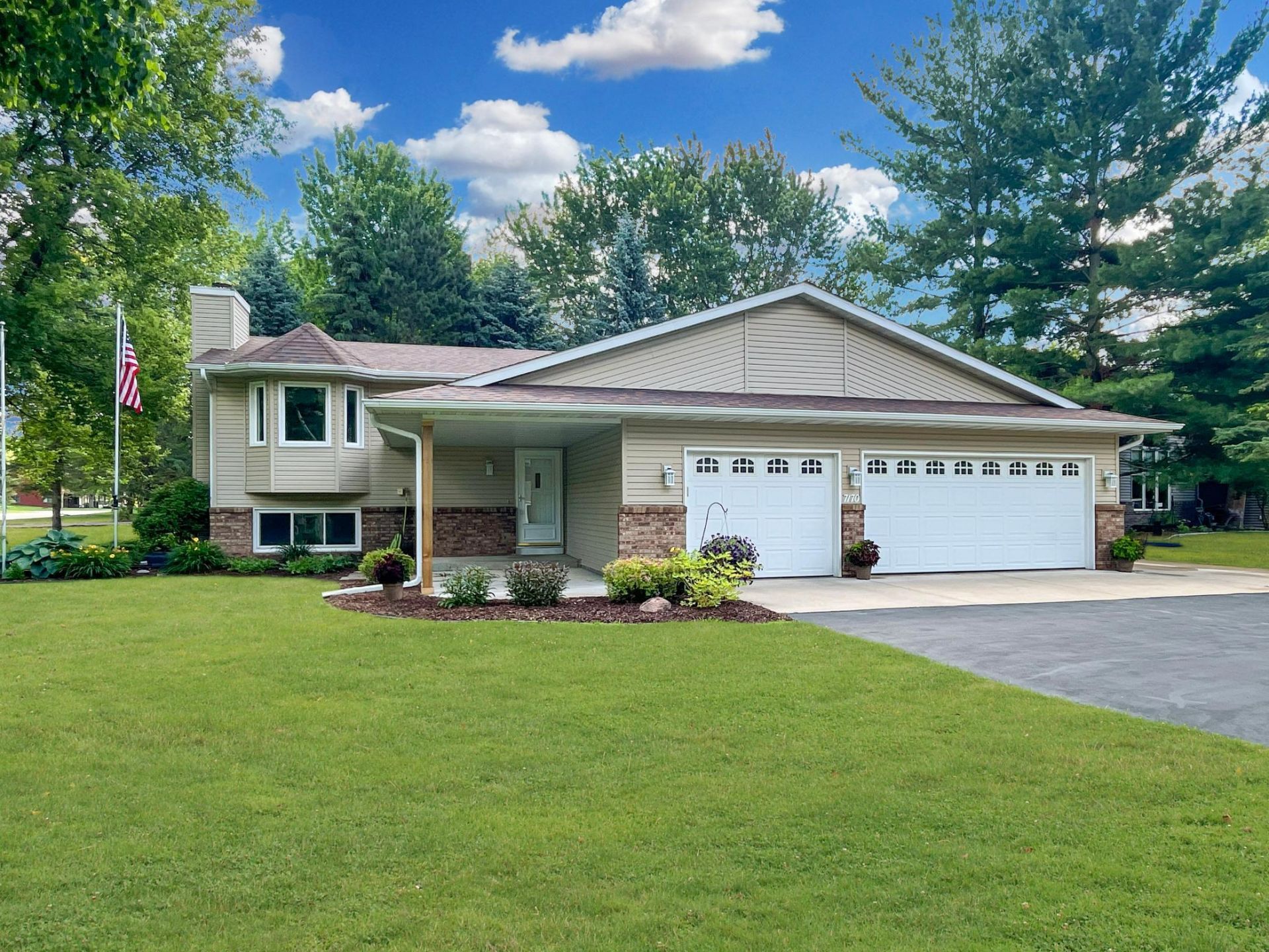 7170 Grangeview N, Centerville, MN 55038