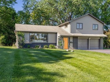 100 Hibiscus Dr, Rochester, NY 14618