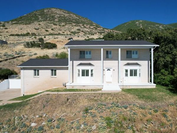 1398 N OAKRIDGE DR , Centerville, UT 84014