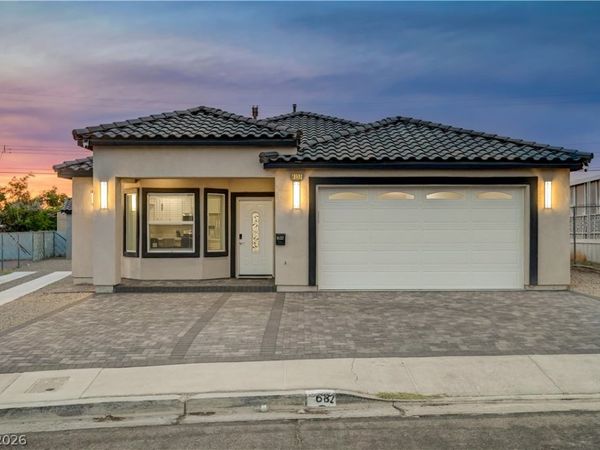 6132 Glacier Avenue, Las Vegas, NV 89156
