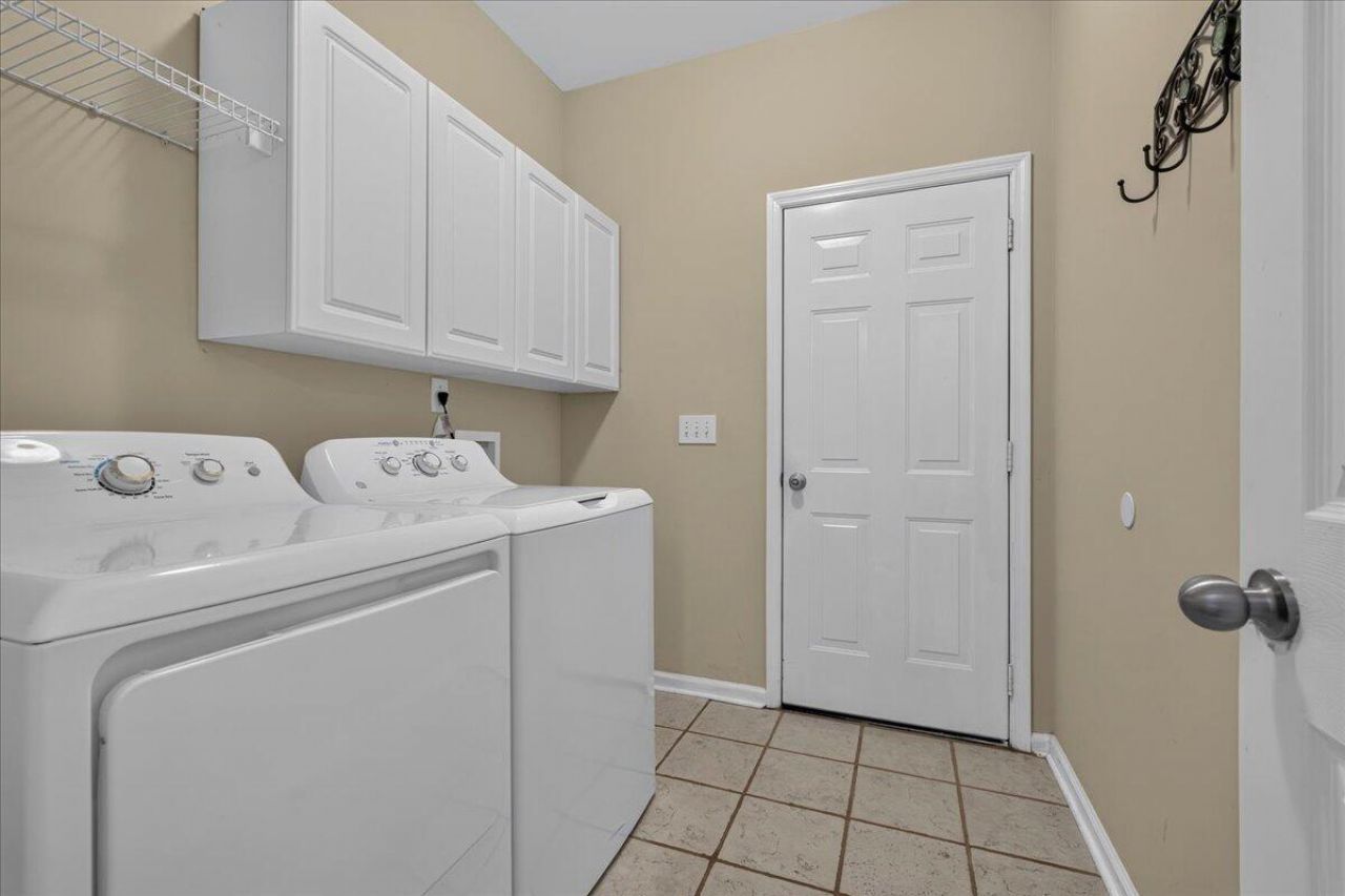 211 Green View Court Photo 23