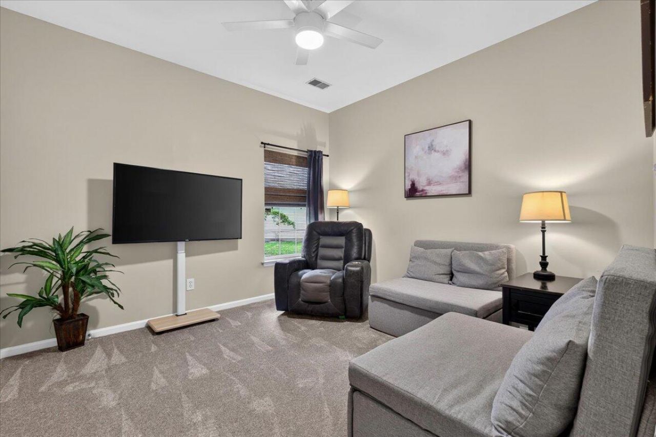211 Green View Court Photo 25