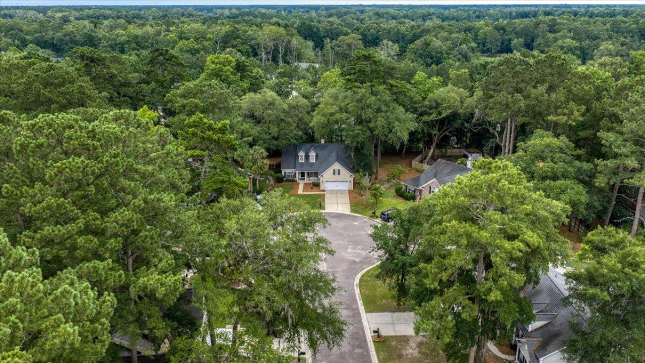 211 Green View Court Photo 32