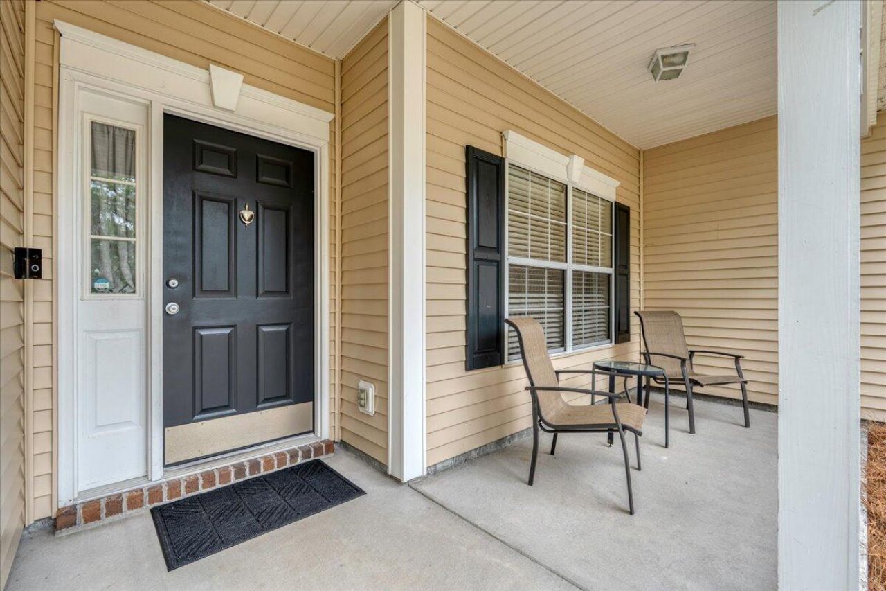 211 Green View Court Photo 4