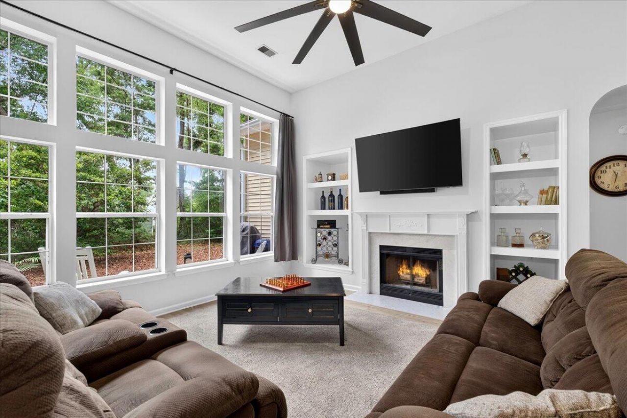 211 Green View Court Photo 8