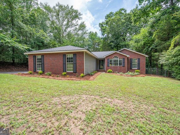 213 Douglas Drive, Ellerslie, GA 31807