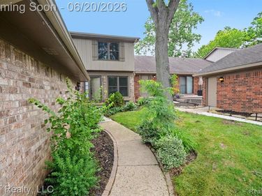 829 Langdon Court, Rochester Hills, MI 48307