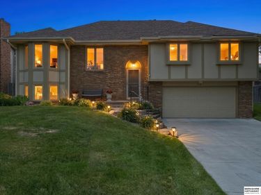 910 Joseph Drive, Papillion, NE 68046