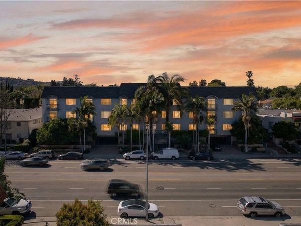 4441 Woodman Avenue, Unit 205, Sherman Oaks, CA 91423