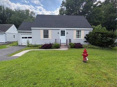 8269 Oswego Road , Liverpool, NY 13090