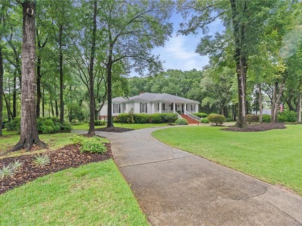 8200 Whisper Lakes Court, Mobile, AL 36619