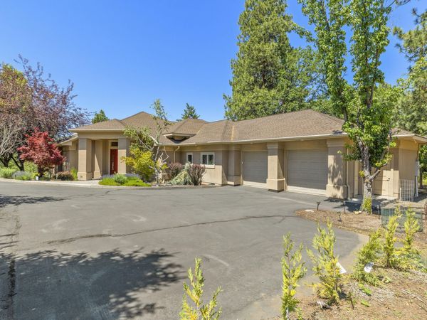 6749 Coopers Hawk Road, Klamath Falls, OR 97601